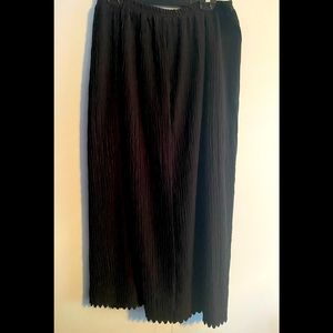 K.T. McKenzie Beautiful black crepe long skirt. Stretch waist. sz 16. 100% poly